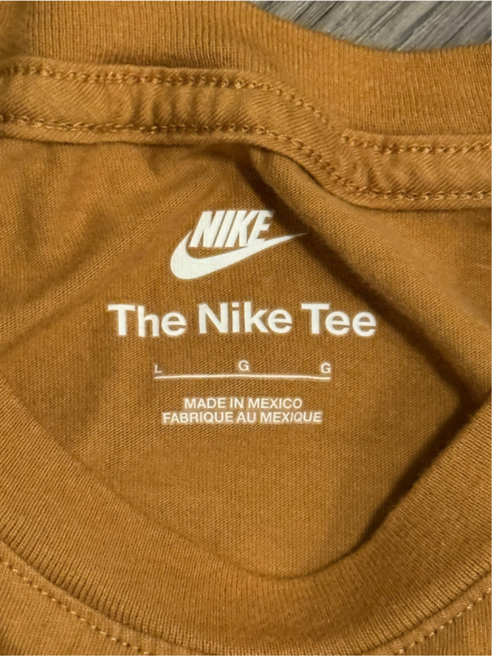 Nike Men’s The Nike Tee Ale Brown Tan Embroidered Swoosh Logo T-Shirt Sz L - Picture 5 of 5